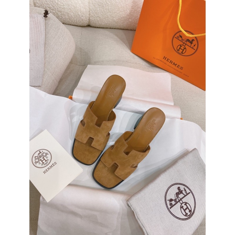 H**mes slippers